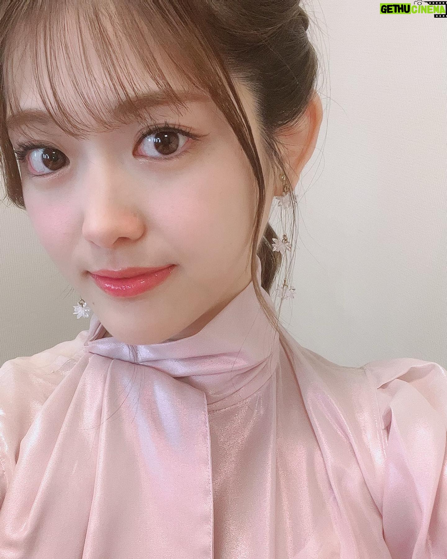 Sayuri Matsumura Instagram - 🍎 リラックマ20周年フィナーレセレモニー 「Rilakkuma Anniversary A Special Day」 出演いたしました🐻♡ リラックマちゃん達と 東京タワーの点灯式🗼! リラックマちゃんたち可愛くて 動きがゆったりしていてすっごく癒された〜! ゲストの皆様もご一緒できて光栄でした✨ モグライダーさんM-1頑張ってください! #リラックマ #キイロイトリ