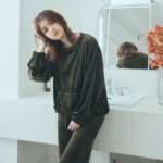 Sayuri Matsumura Instagram - 🍎 今年最後の 2023 Holiday Collectionが発売されました🥳 Lantinamブランドモチーフの腕時計や、 初のルームウェアなどをつくりました🍎 ぜひ沢山着て素敵なholidayをお過ごしください♪ #ランティナム