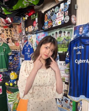 Sayuri Matsumura Instagram - 🍎

家ついて×Jリーグ〜コラボしちゃってイイですか？〜

TVerなどにで配信中です♡

ご覧あれ！