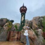 Sayuri Matsumura Instagram - 🍎 ※新エリアの写真載せてます！ネタバレ？気にする方は注意⚠️ サンデージャポンさん ありがとうございました♡ ディズニーの新エリアに 宮内ジャーナリストと行ってきました！ 新エリア充実しすぎてて 夢の国からまだ抜け出せてません🙃 6月6日〜オープンです！