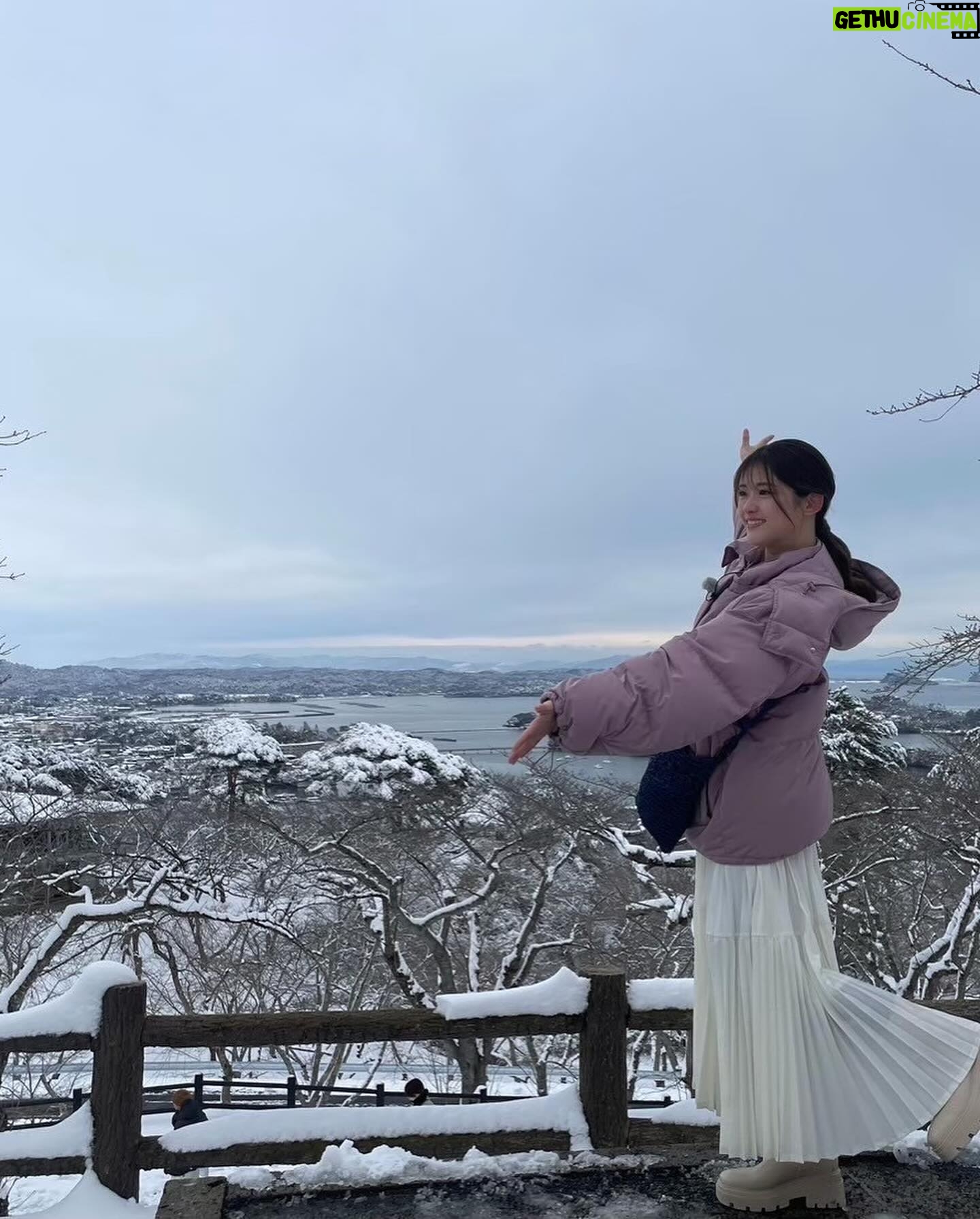 Sayuri Matsumura - 3 Likes - 🍎
ラヴィット!さんのロケで松島にお邪魔したとき
直前に雪が降って
綺麗な雪景色🥰
綺麗で感動しました
雪って文字書きたくなるよね♡
たくさん食べて
眠くなって居眠りさん💤