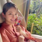 Sayuri Matsumura Instagram – 🍅

『カゴメ　トマトジュース』の広告に
出演させていただきます🍅！

昔から美容と健康の為に飲んでいた
トマトジュースのお仕事が出来るとは✨🥹
これからも飲み続けます！🍅

３パターンの動画があるので
公式ホームページでもご覧ください♡

そして、
X(旧Twitter)では
投稿キャンペーンも行われています！

#そこはトマジュで

をつけて投稿してもらえると
トマトジュースが抽選で当たります🧐✨
とまとまっ！

ぜひキャンペーンに参加してくださいねぇ〜！

#トマトジュース
