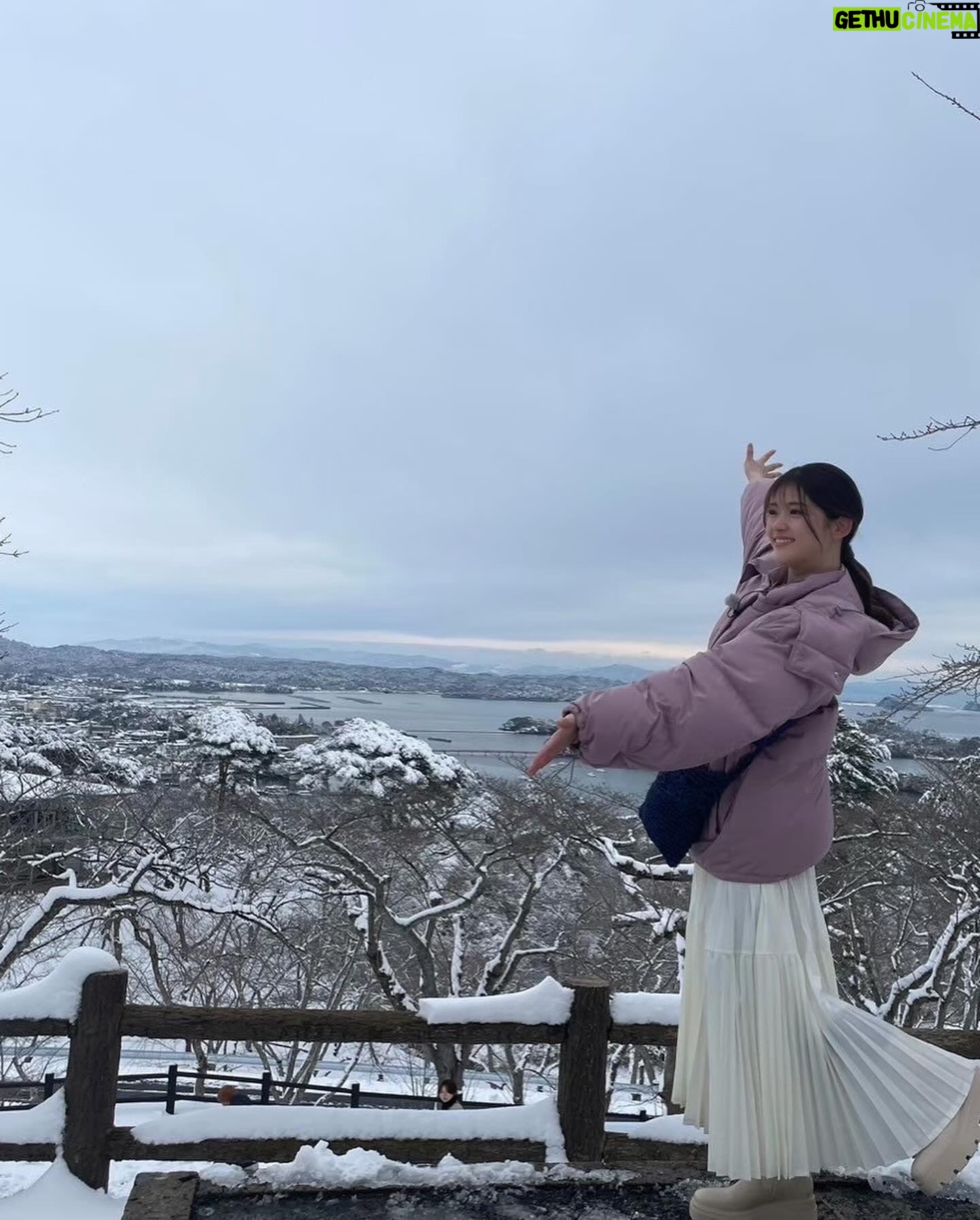 Sayuri Matsumura - 3 Likes - 🍎
ラヴィット!さんのロケで松島にお邪魔したとき
直前に雪が降って
綺麗な雪景色🥰
綺麗で感動しました
雪って文字書きたくなるよね♡
たくさん食べて
眠くなって居眠りさん💤