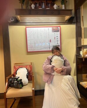 Sayuri Matsumura Instagram - 🍎

ラヴィット！さんのロケで松島にお邪魔したとき

直前に雪が降って
綺麗な雪景色🥰
綺麗で感動しました
雪って文字書きたくなるよね♡

たくさん食べて
眠くなって居眠りさん💤