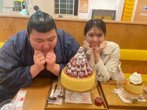 Sayuri Matsumura Instagram - 🍎

熱海プリン🍮♡

#熱海
#熱海プリン
#いちご