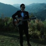 Sean Jindachot Instagram - *PIPA • JINDA (n.) ซึ่งกันและกัน Last Dance “Nobody sees what we see” นี้คือท่อนที่เราชอบมากที่สุด พี่มอบเพลงนี้ให้เพชร เมือ 3 ปีก่อน ในวันที่ไม่มีใครเข้าใจเรา และยังกังวล ว่า คู่เราจะไปได้จริงหรือป่าว พอเพชรได้ฟังเพลงนี้เราต่างหันมามองหน้ากันด้วยน้ำตา ว่าเราจะไปให้ถึงวันนั้นให้ได้และพูดว่า มันจะดีมากถ้าพี่เล่นเพลงนี้ให้ฟังในวันนั้น และมันก็เกิดขึ้นจริงแล้ว นี้คือเพลงที่เราอยากให้พี่เล่นในวันสำคัญและให้คนที่เรารักและรักเราฟังไปพร้อมกัน แด่.ภรรยา ของ จินดาโชติ Now they see want we see! #pipajindaซึ่งกันและกัน