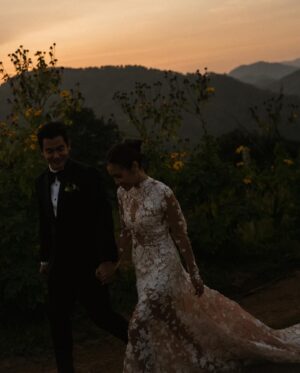 Sean Jindachot Instagram - *PIPA•JINDA and the  wedding sky
"ไม่ว่าบังเอิญหรือตั้งใจ อยากจะขอบคุณ ท้องฟ้า มากๆเลย“

#pipajindaซึ่งกันและกัน #jindaandthesky