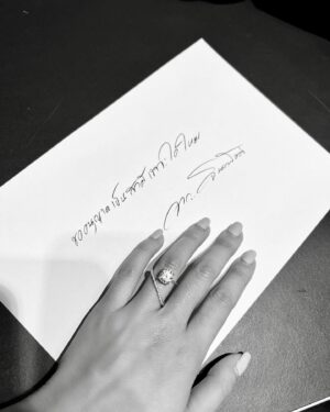 Sean Jindachot Instagram - *Dear.October

ขออนุญาตเป็นสามีเราจะได้ไหม 

จาก.จินดาโชติ

ณ กรุงปารีส ที่บ้านชั้น 4 
ถิ่น 6 เวลา 23.39 -02.45 
จากค่ำของวันที่ 27 ตุลาคม 2565 
ถึงวันที่ 28ตุลาคม 2565

#jindaxpipa
#pipajindaซึ่งกันและกัน