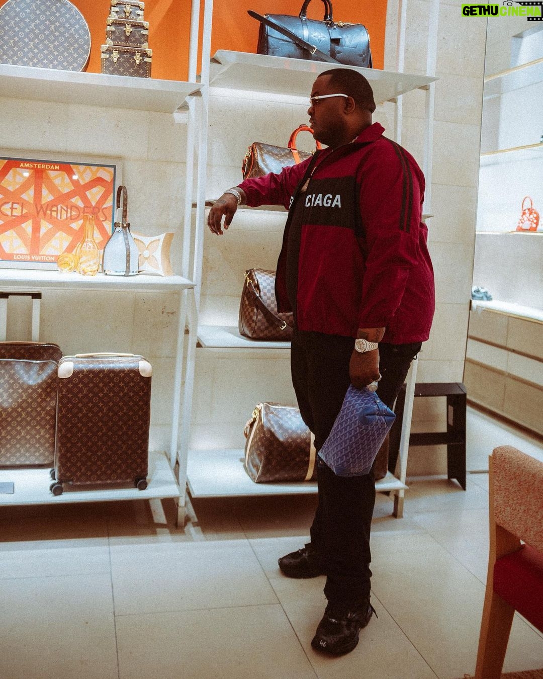 Sean Kingston Instagram - Moving like Da President outside like a resident Manatthan New York