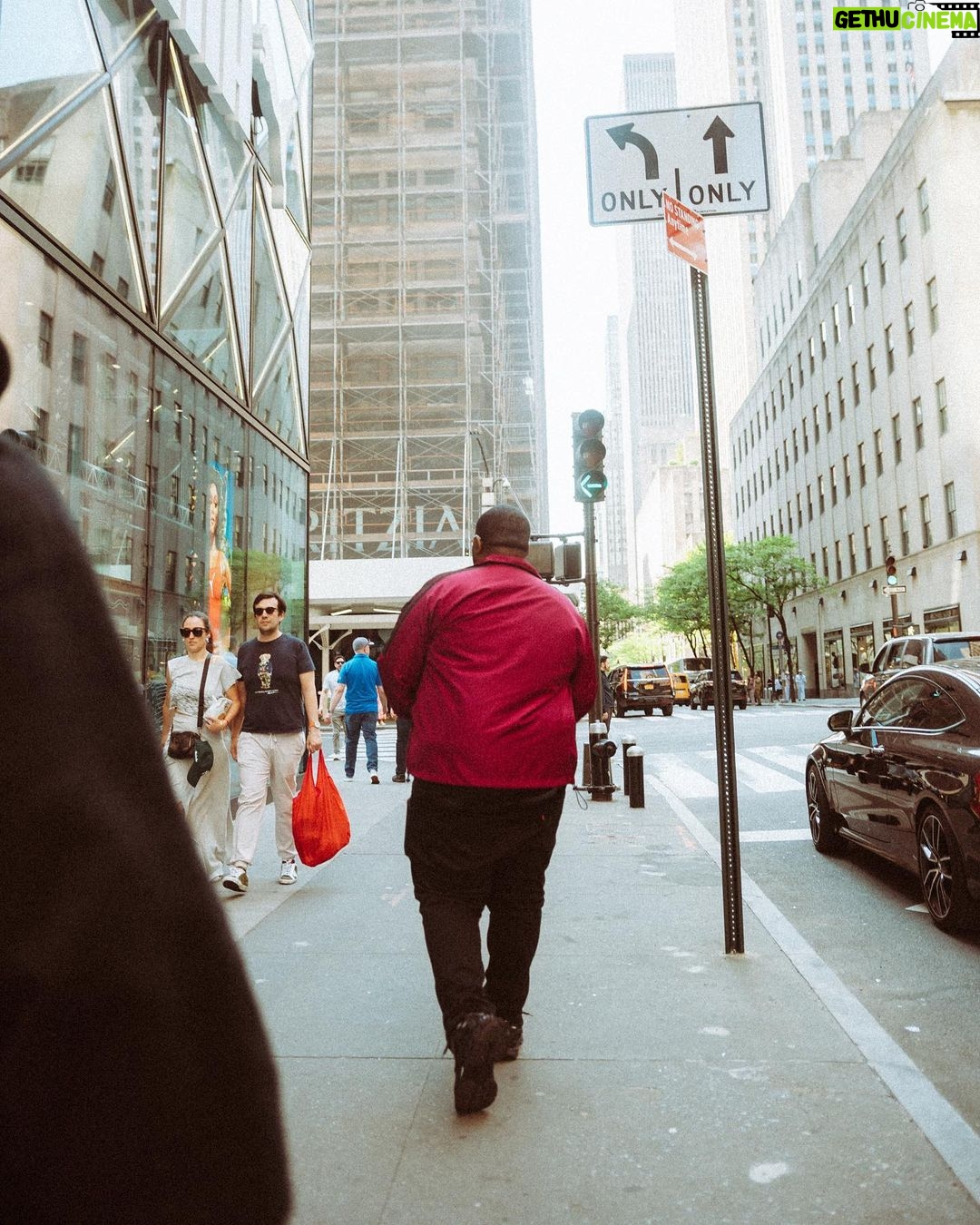 Sean Kingston Instagram - Moving like Da President outside like a resident Manatthan New York