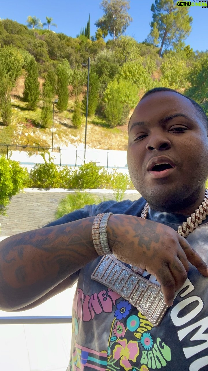 Sean Kingston Instagram - New music‼️ “Rihanna Umbrella” out now!!!! 🔥🔥🔥
