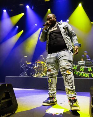 Sean Kingston Instagram - On Stage Is Home! 🏠💚