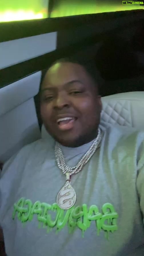 Sean Kingston Instagram - Peace & Love Jamaica âī¸đ¯đ˛đŠī¸đ¤đ