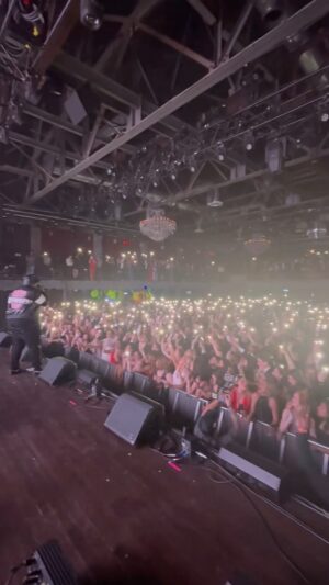 Sean Kingston Instagram - Showtime we show up and show out!!!! 🖤 Philly
