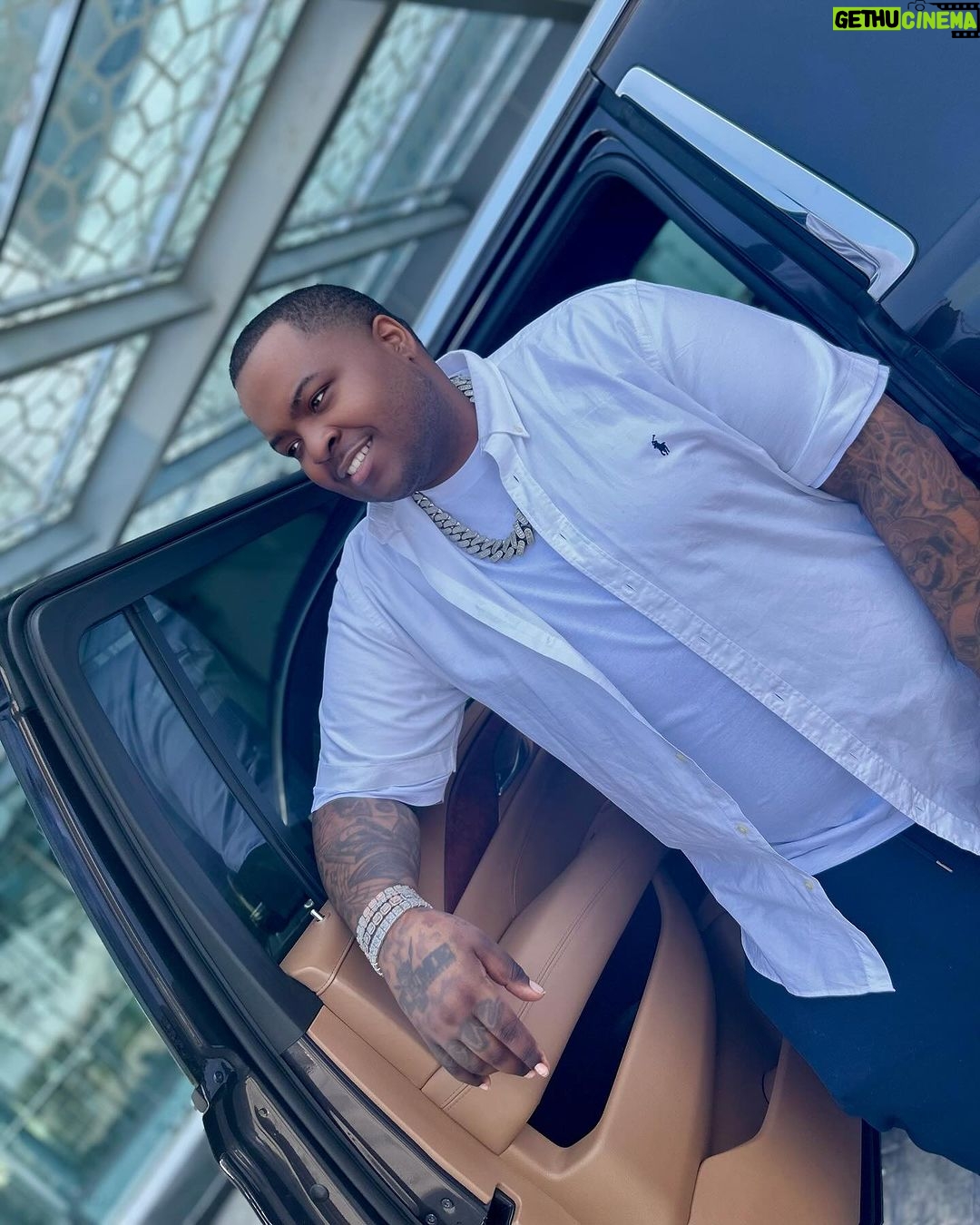 Sean Kingston Instagram - All White Bricks 👑 #bigkingston Skyami, FL