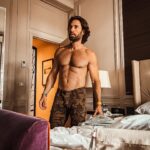 Sebastián Rulli Instagram – Paparazzi dans la chambre 
#vacationmode