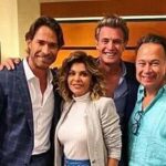 Sebastián Rulli Instagram - Hoy hemos perdido a un gran ser humano. Nicandro Díaz, un nombre indiscutiblemente icónico en el mundo de la televisión, ha dejado un vacío imposible de llenar en nuestros corazones. Nicandro fue el primero en ver en mí un potencial aún sin explorar, otorgándome la oportunidad de protagonizar y abrirme camino en esta compleja pero apasionante carrera. Pero más allá de su visión profesional y su innegable talento, fue su humanidad lo que verdaderamente lo distinguió. Como amigo, Nicandro emanaba una calidez y una sinceridad que englobaban todo lo que hacía, haciendo que cada momento a su lado fuera memorable. Su partida deja un silencio ensordecedor, una muestra del profundo impacto que tenía en aquellos afortunados de cruzarse en su camino. Lamento la pérdida, y celebro el privilegio de haberlo conocido, de haber aprendido de él y de haber sido parte de su excepcional viaje. Querido Nic, tu legado perdurará en cada escena que captaste, en cada historia que contaste y en cada vida que tocaste. Nos enseñaste a soñar en grande, a trabajar con pasión y a valorar la amistad. Gracias por TODO! Vuela alto querido Nic! Hasta que nos volvamos a encontrar. #QEPD @nicandrodiazof 🤍