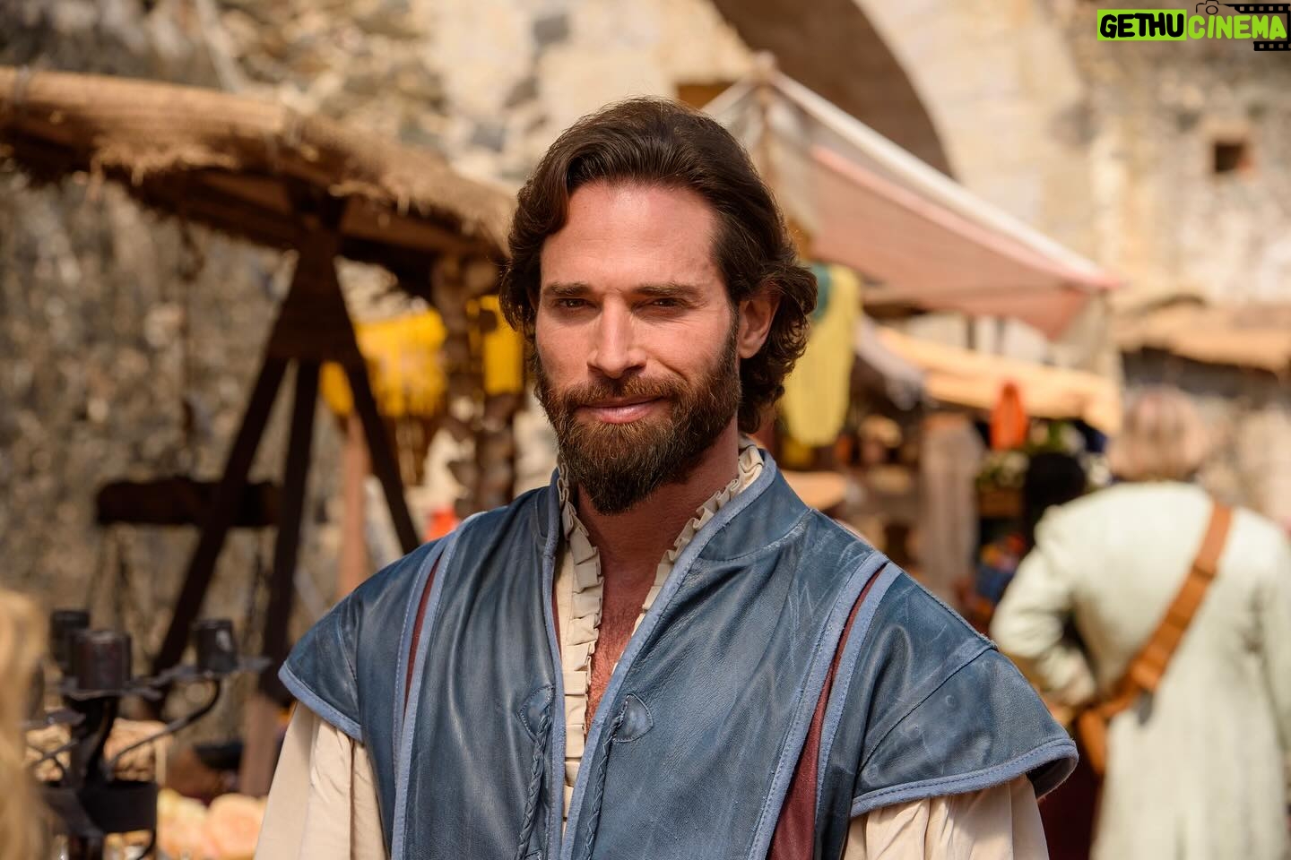 Sebastián Rulli Instagram - El pasado llegará al presente y se harán presentes el próximo 17 de mayo por @vix !! Que ganas de viajar en el tiempo!! Se animan? #EERDDS #ElExtrañoRetornoDeDianaSalazar #LeonorYEduardo #DianaYMario #eduardodecarbajal #MarioVillareal #proximamente #estrenomundial
