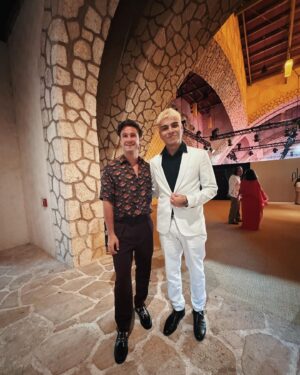Sebastián Villalobos Instagram - 10 EN 1 FIN DE SEMANA

1. qué rico se pasa aquí.
2.  cuando te veo 
3. hola, @holausa 👋🏼
4. el paraíso, @hotelxcaretarte 🌴
5. recordando viejos tiempos con @michaelronda 
6. esta es yéndome del viaje, pero la puse en la mitad pa que no fuera tan triste.
7. mejor que sea feliz. 
8. oppa gangnam style 
9. la fotógrafa @pochosaurus también grabó un vídeo 
10. De principio a fin. 

Un agradecimiento especial al @hotelxcaretarte por todo el cariño e invitación a los #PlatinoXcaret, es un gustazo enorme siempre venir a la #RivieraMaya #Gracias #SinPalabras #NoSéQuéMásDecir #DemasiadosHashtags