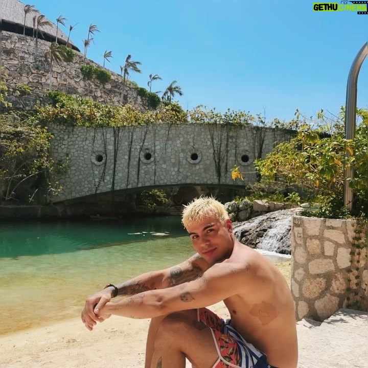 Sebastián Villalobos Instagram - 10 EN 1 FIN DE SEMANA 1. qué rico se pasa aquí. 2. cuando te veo 3. hola, @holausa 👋🏼 4. el paraíso, @hotelxcaretarte 🌴 5. recordando viejos tiempos con @michaelronda 6. esta es yéndome del viaje, pero la puse en la mitad pa que no fuera tan triste. 7. mejor que sea feliz. 8. oppa gangnam style 9. la fotógrafa @pochosaurus también grabó un vídeo 10. De principio a fin. Un agradecimiento especial al @hotelxcaretarte por todo el cariño e invitación a los #PlatinoXcaret, es un gustazo enorme siempre venir a la #RivieraMaya #Gracias #SinPalabras #NoSéQuéMásDecir #DemasiadosHashtags
