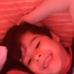 Sebastián Villalobos Instagram - yo veo todos estos vídeos y el corazón se me pone chiquito mientras él se pone más grande 🥺 tengo los ojos llenos de lágrimas al recordar el momento en el que mi hermanito nació… algunos quizá no sepan esto.. pero por allá en el 2014 cuando me fui de Colombia 🇨🇴 a vivir a México 🇲🇽, mi hermano solo tenía 1 semana de nacido.. yéndome a perseguir mis sueños en aquel entonces, me prometí a mí mismo regresar tantas veces como fuera posible para no perderme su infancia, sus primeros pasos, todos esos momentos importantes que hoy atesoro en mi corazón 🥹 Gaby es un niño con un alma muy especial y poder ser testigo del ser humano que poco a poco se va formando en él, es un sentimiento muy difícil de describir con palabras.. sólo les diré que cuando él crezca, será él mismo quien se encargue de compartir su historia con el mundo entero y el mundo entero la escuchará. Te amo, pequeño Gaby.. te amo siempre.