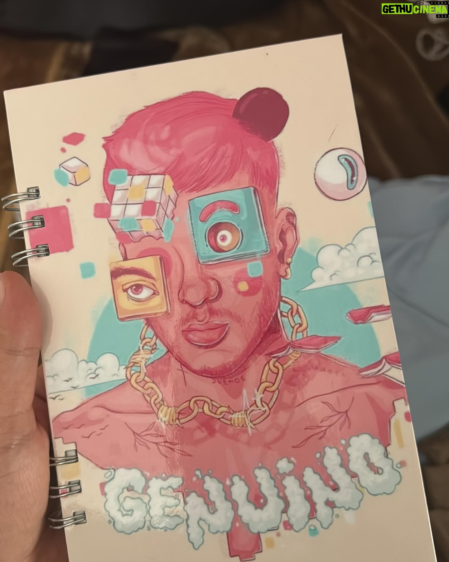 Sebastián Villalobos Instagram - ✨la vida últimamente…✨ 1. Hoy :p 2. Ya me va pasar en estatura :l 3. Besito va, besito viene 4. 📓✏️ 5. Edna Moda en Colombia @giohype_ 6. Volando sobre el agua 7. Nuevo lugar favorito 8. 9090 piezas en 2 días y 1/2 <3 9. Jajajajajajajajaja 10. Este niño el otro año se hace mayor de edad. Sí, yo también estoy impactado.