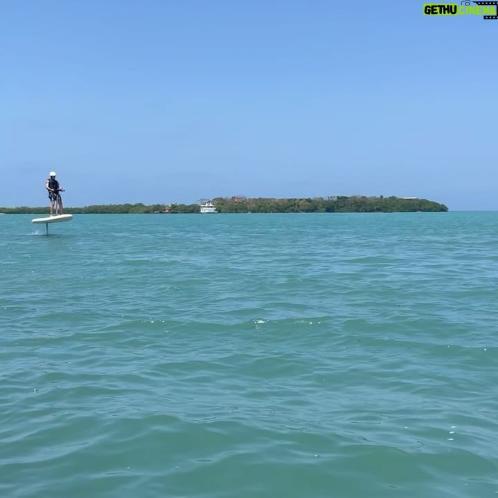 Sebastián Villalobos Instagram - ✨la vida últimamente…✨ 1. Hoy :p 2. Ya me va pasar en estatura :l 3. Besito va, besito viene 4. 📓✏️ 5. Edna Moda en Colombia @giohype_ 6. Volando sobre el agua 7. Nuevo lugar favorito 8. 9090 piezas en 2 días y 1/2 <3 9. Jajajajajajajajaja 10. Este niño el otro año se hace mayor de edad. Sí, yo también estoy impactado.