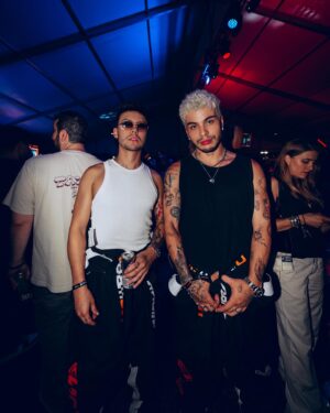 Sebastián Villalobos Instagram - FORMULA 1 MIAMI 2024 🩵
La última foto explica qué tan feliz estaba <3
love;u @influur 🧡
🧢🏎️💨🏁