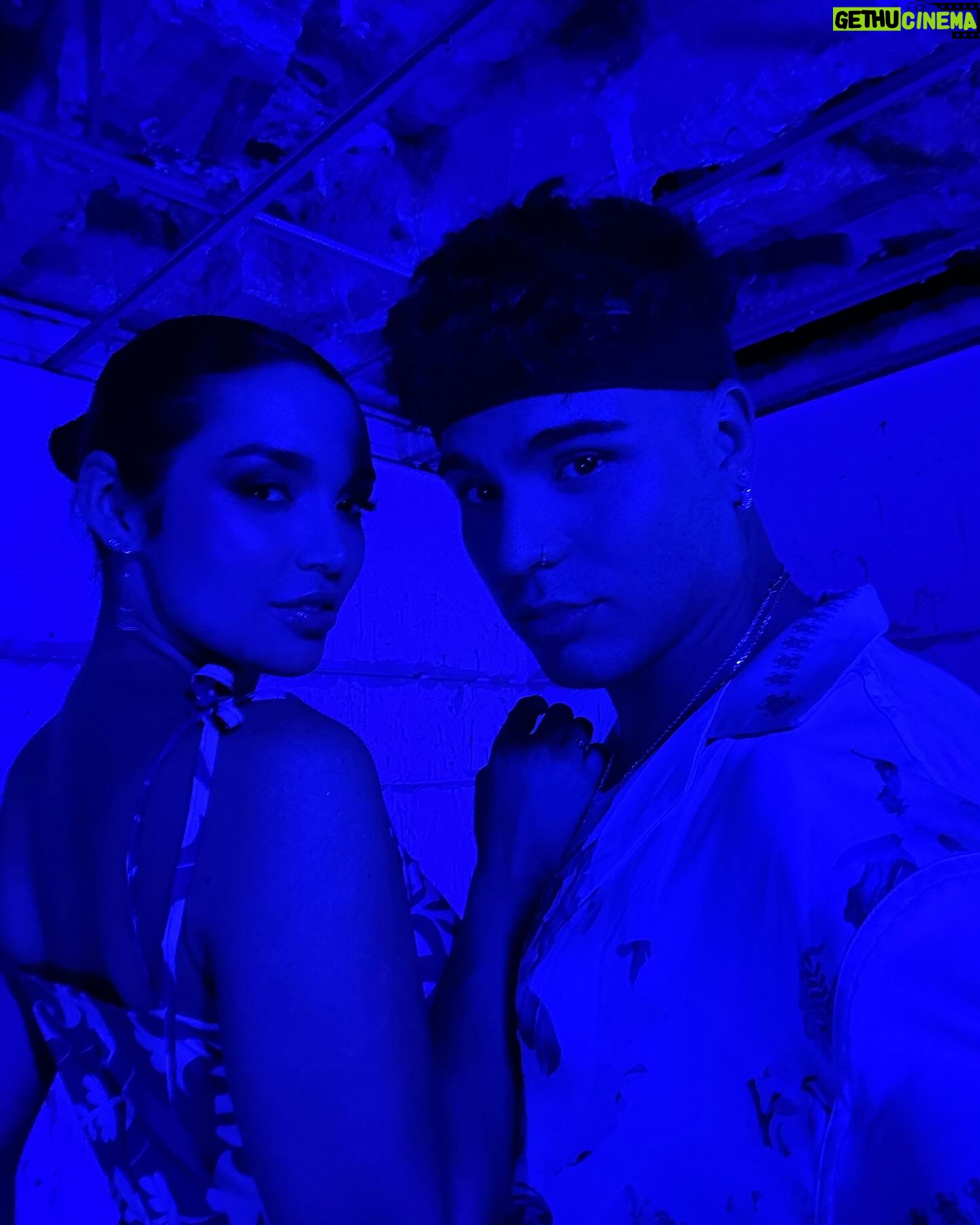 Sebastián Villalobos Instagram - ¿Cómo me olvido de tu nombre? ¿Cuándo respondes? He intentando olvidarte y no encuentro dónde. ———————————— ¡¿YA VIERON EL VÍDEO DE CLÁSICO?! ❤️ VAYAN A VERLO EN YOUTUBE, EN ESTOS DÍAS SUBO EL BEHIND THE SCENES AL CANAL TAMBIÉN!! ✨🎥