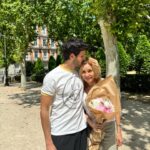Sebastián Yatra Instagram – Mami te amo (a ti tmbn anita) feliz día 🌸💛