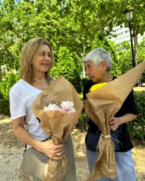Sebastián Yatra Instagram - Mami te amo (a ti tmbn anita) feliz día 🌸💛