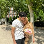 Sebastián Yatra Instagram – Mami te amo (a ti tmbn anita) feliz día 🌸💛