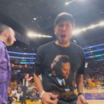 Sebastián Yatra Instagram - Si no vas a ir a gritar y saltar de tu silla, mejor no vayas. @lakers 💜💛