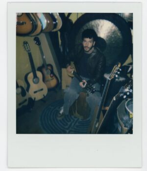 Sebastián Yatra Instagram - ya son casi 7 meses sin sacar música 🧊 y quería que lo siguiente fuera muy especial. 
Akureyri 📝📍 25.04 @aitanax 

MEX 4PM
COL, PE, ECU 5PM
MIA, CL 6PM
ARG, UY 7PM
26.04
ES 00h