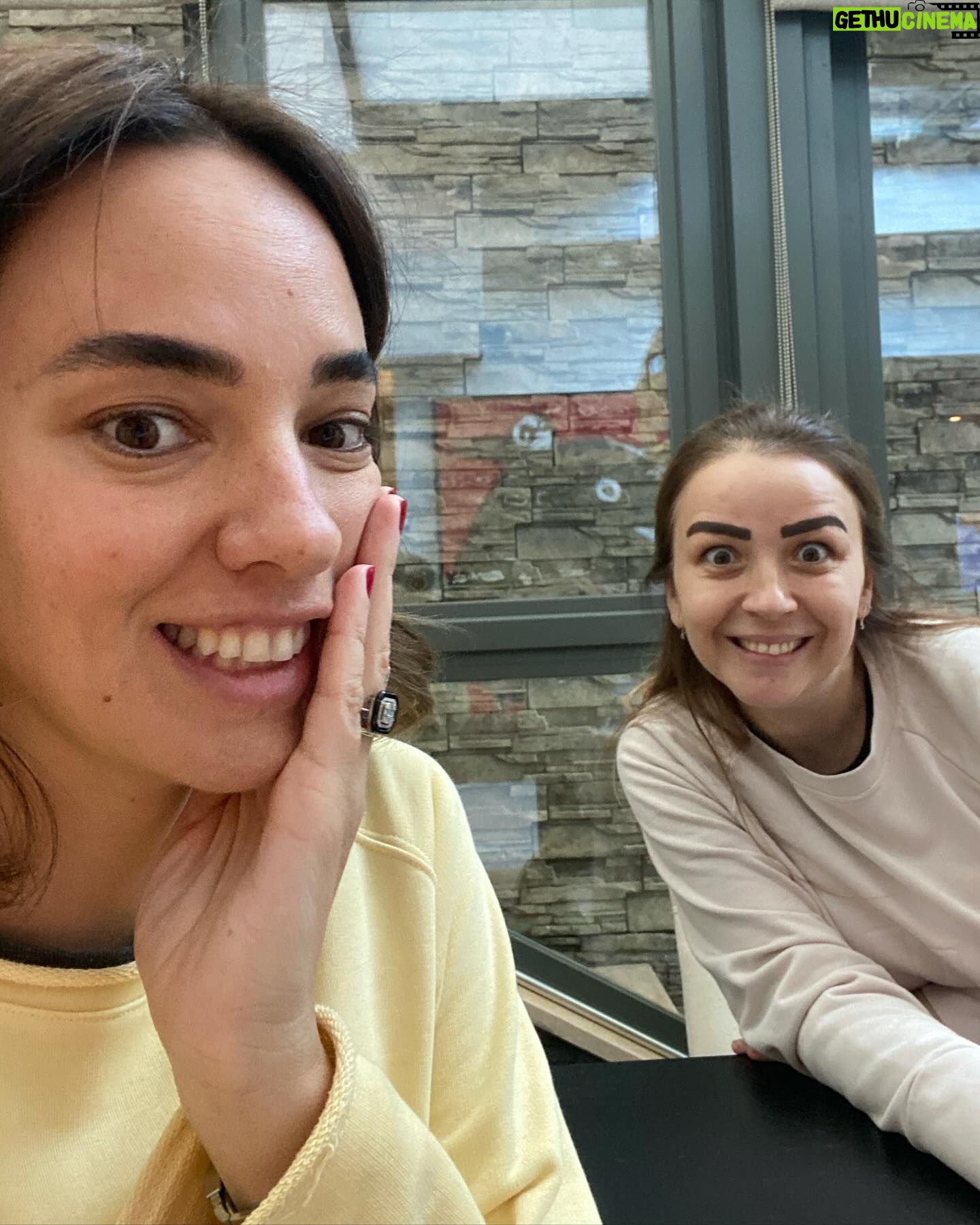 Seda Bakan Instagram - İyi ki doğdun Sevil’im. İyi ki hayatımızdasın. Seni çok seviyorum. Hayat sana ve ailene olabilecek en iyi günleri, sağlıkla yaşatsın ❤️ iyi ki varsın. İyi ki benim yengemsin, ablamsın, kardeşimsin… @bakansevil 💐