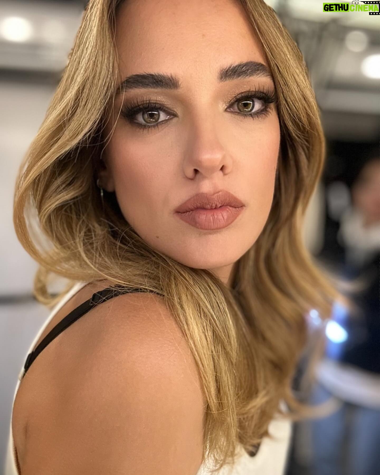 Seda Bakan Instagram - Yaptık güzel bir şeyler, sürprizler yakında 🤫 #sedabakan #hamiyetakpinar