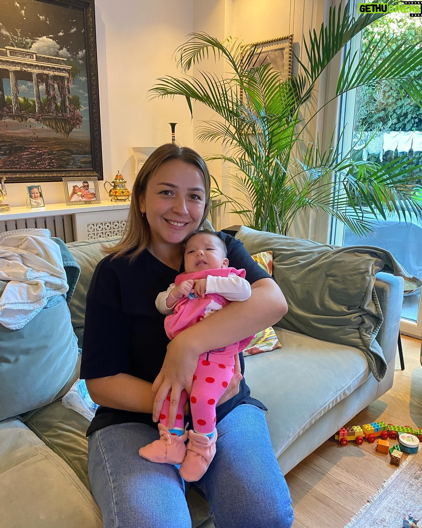 Seda Bakan Instagram - İyi ki doğdun Sevil’im. İyi ki hayatımızdasın. Seni çok seviyorum. Hayat sana ve ailene olabilecek en iyi günleri, sağlıkla yaşatsın ❤️ iyi ki varsın. İyi ki benim yengemsin, ablamsın, kardeşimsin… @bakansevil 💐