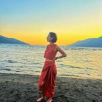 Sedef Avci Instagram - Her şeyi zamana bıraktık, Zamanımız var mı bilmeden. ÖZDEMİR ASAF