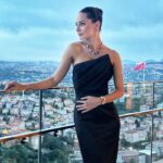 Sedef Avci Instagram – Harika bir gece🌟

Bu geceye hazırlanırken beni yalnız bırakmayan 
Elbise: @gigiiscom 
Takılar: @terzihan 
Makyaj: @melisilkkilic 
Saç: @uguralevyilmazhairdsgn 
tesekkur ederim.

#watsonsodulleri 
#reklam