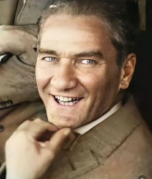 Sedef Avci Instagram - Bu iki takım yeri gelir birbirini yer ama Atatük’ü kimseye yedirtmez. Helal olsun size. @fenerbahce @galatasaray 💙💛❤️
#mustafakemalatatürk