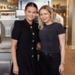 Selena Gomez Instagram - Catch the premiere eps of Selena Restaurant TONIGHT beginning at 7p/6c on @FoodNetwork and @StreamOnMax!