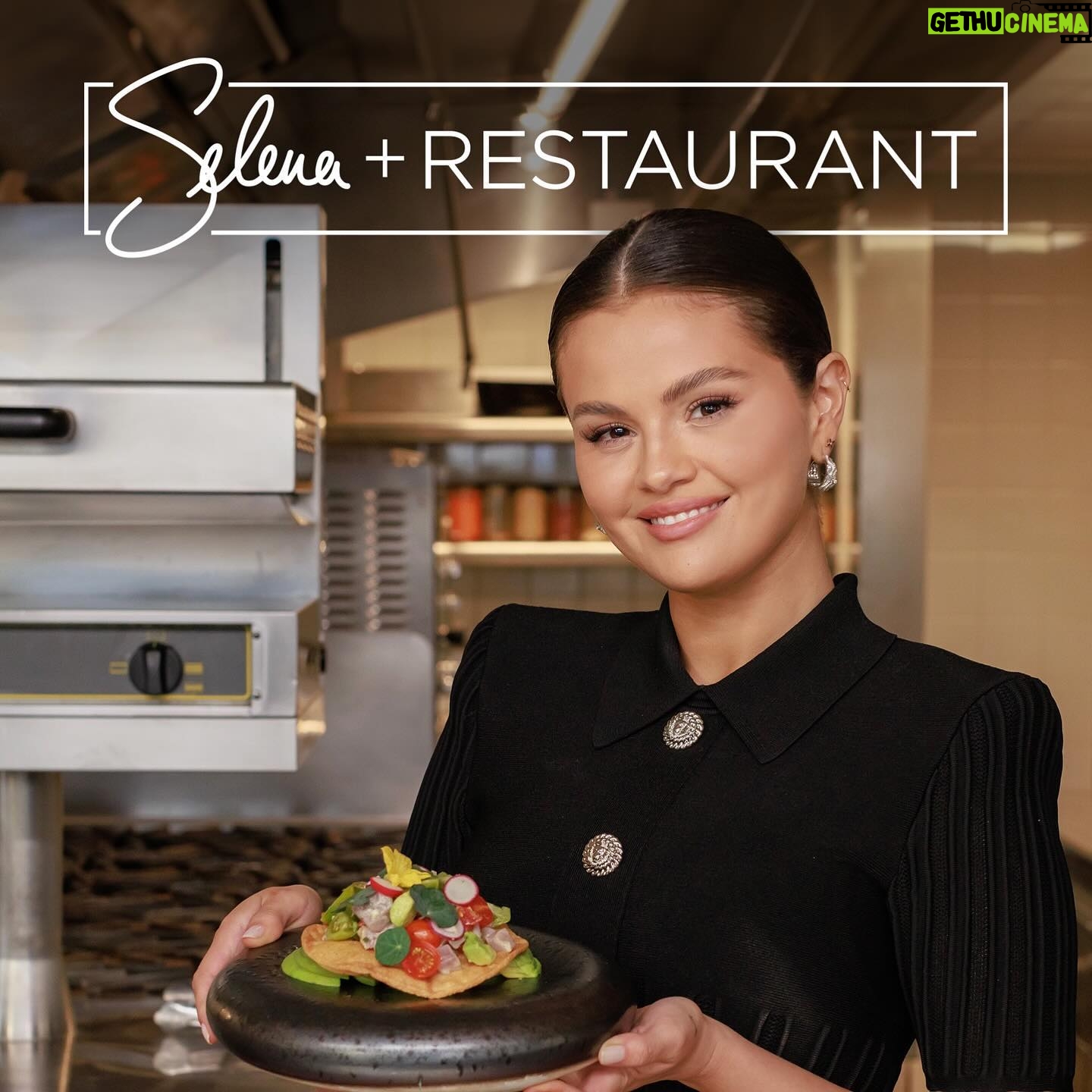 Selena Gomez Instagram - Catch the premiere eps of Selena Restaurant TONIGHT beginning at 7p/6c on @FoodNetwork and @StreamOnMax!