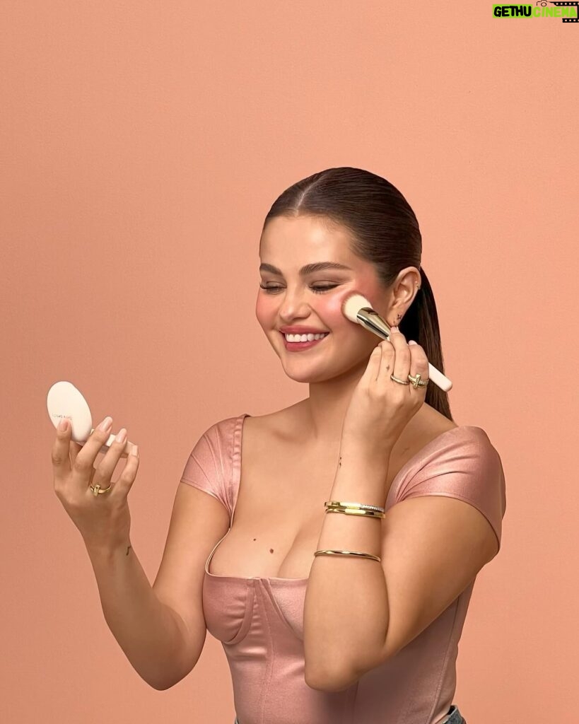 Selena Gomez Instagram - Creating Soft Pinch Luminous Powder Blush with my @rarebeauty team has been a dream. I wanted to capture the way we look when we radiate with confidence, and this does just that. It combines Soft Pinch’s weightless color and Positive Light’s glassy sheen to get the best of both worlds in a single powder. Coming March 28!