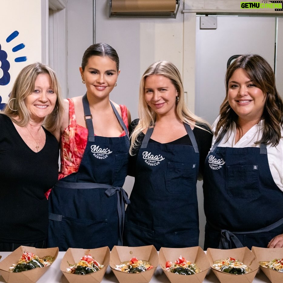 Selena Gomez Instagram - Some more cooking adventures including my own spin on Texas barbecue - tonight 7pm on @FoodNetwork and @StreamOnMax!