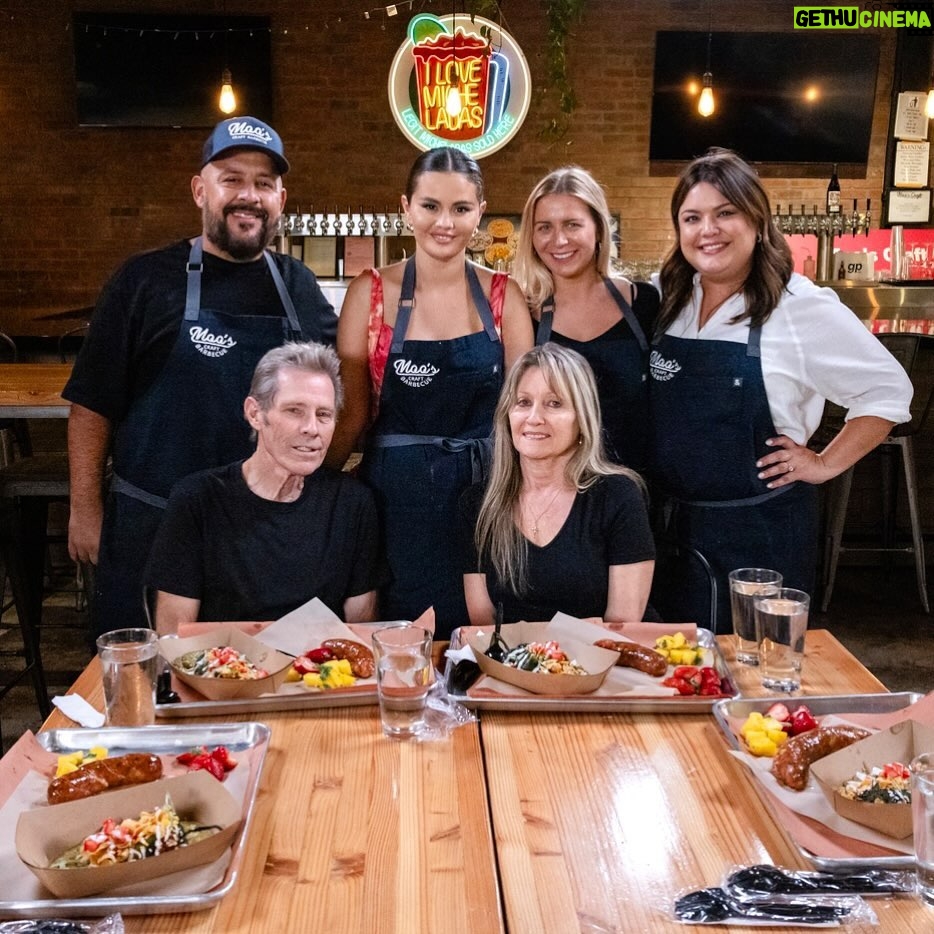 Selena Gomez Instagram - Some more cooking adventures including my own spin on Texas barbecue - tonight 7pm on @FoodNetwork and @StreamOnMax!