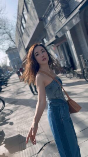Selena Lee Instagram - 春天的逗留太短暫喇。趕住去邊呢？
😌
#我愛的春天 

Why did spring leave so soon? Where did it rush off to? Winter-Summer-Repeat 😅

#lovespringweather #ootd #denimOnDenim #selenalee #springfashion #DressToImpressYourself #李施嬅 #街拍