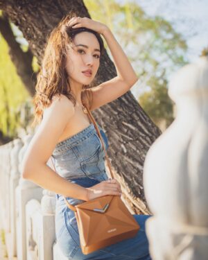 Selena Lee Instagram - Hello Spring Sunshine! 

聽說春天來了。🌷

@stdupont #ootd #selenalee #streetFashion