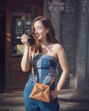 Selena Lee Instagram - Hello Spring Sunshine! 

聽說春天來了。🌷

@stdupont #ootd #selenalee #streetFashion