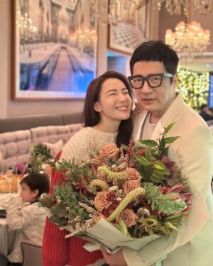 Selena Lee Instagram - 找亮點！

Happy Birthday to our beloved @palsinn 💓who seems to get younger and younger each year. 🤔
Thank you for your love and kindness always.