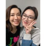 Selena Lee Instagram - It’s a wrap!!!! 🎬 Thank you, every one of you. Hope to work together again….one day. ❤️ (Pls help me tag the ones I missed😉) 終於有完結的感覺，晚上不用再背台詞有點不習慣。😃 多謝這3個月大家每天帶給我的歡樂，咖啡，食物，奶茶。。。 辛苦中有這班演員，導演們，幕後，係開心。 我們一起爬山，跑街，坐船，天氣由凍到要貼暖包，去到熱到38度都一齊經歷。 係難忘。 我唔太識說話，所有都在心裡，只能說句多謝你們每一位。❤️ 希望有緣再合作。 #queenofnews #新聞女王 #itsawrap🎬